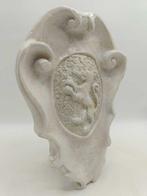 Sculpture, Stemma araldico con leone rampante provenienza