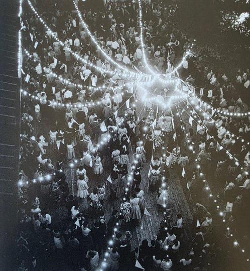 Robert Doisneau - Le bal, 1960, Antiek en Kunst, Kunst | Schilderijen | Modern
