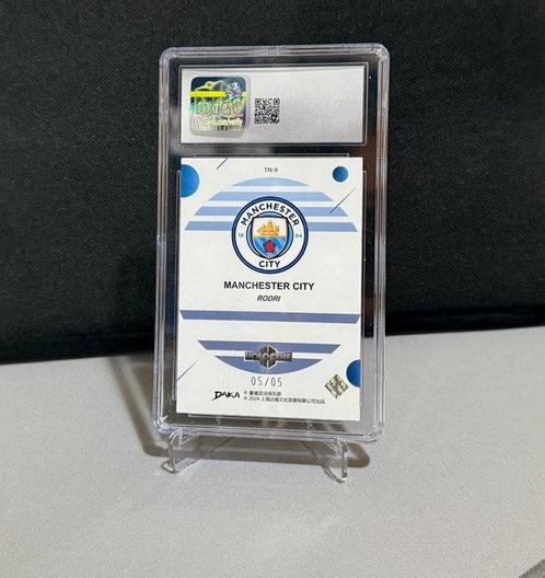 2023/24 Daka Manchester City Holocene Rodri #TN-9 Blue Moon, Verzamelen, Stickers