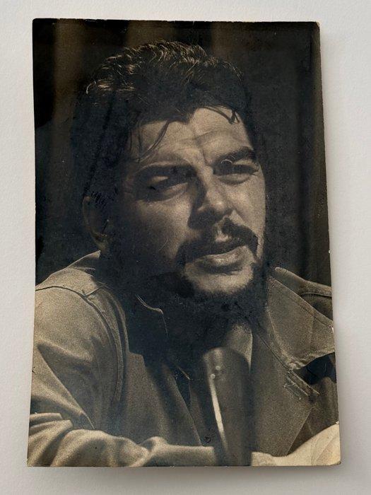 Alberto Korda (1928–2001) - Retrato de Che Guevara en rueda, Antiquités & Art, Art | Objets design