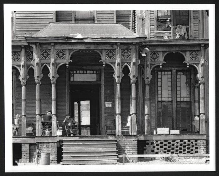 Walker Evans (1903–1975) - Detail of Boardinghouse Porch., Antiek en Kunst, Kunst | Schilderijen | Modern