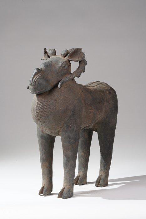 Een bronzen beeldhouwwerk - Ram - Benin - Nigeria, Antiek en Kunst, Kunst | Niet-Westerse kunst
