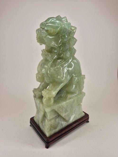 Foo Dog (Shi) – sur un socle en bois - Pierre - Chine - XXe, Antiek en Kunst, Antiek | Overige Antiek