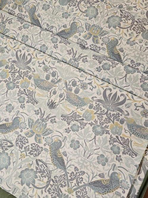 Stof William Morris Engels Strawberry Thief - 300x280cm -, Antiek en Kunst, Antiek | Meubels | Tafels