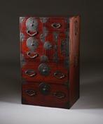 Dressoir versierd met een familiewapen. - Hout, Keyaki