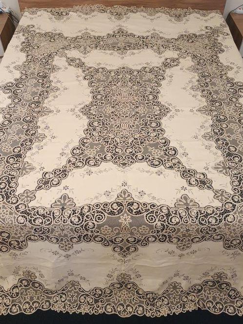 Couvre-lit - 265 cm - 240 cm - pizzo à Tombolo, Antiek en Kunst, Antiek | Tapijten, Tafelkleden en Textiel