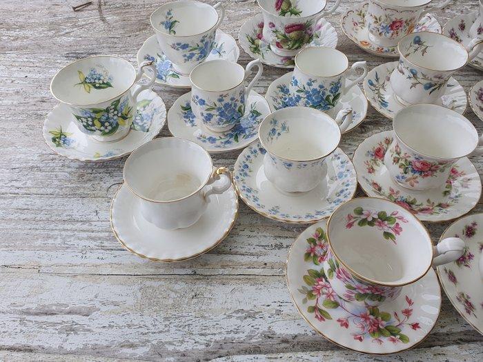 Royal Albert - Royal Albert - Kop en schotel (17) - Diversen, Antiek en Kunst, Antiek | Meubels | Tafels