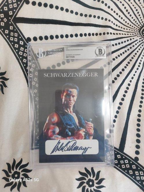 Commando, Arnold Schwarzenegger (John Matrix) - Signed card, Verzamelen, Film en Tv