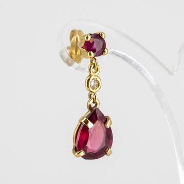 Oorbellen - 18 karaat Geel goud - 4.86ct. tw. Robijn -