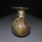 Oud-Romeins Glas Vaas. 1e-3e eeuw n.Chr. Hoogte 10,5 cm.