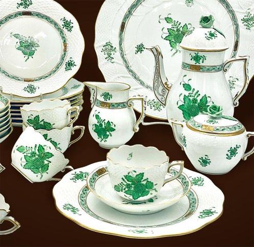 Herend - Koffieservies voor 8 (28) - *Mokka* Apponyi Grün,, Antiek en Kunst, Antiek | Meubels | Tafels