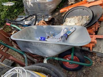 Kruiwagen beschikbaar voor biedingen