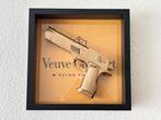 Rob VanMore - Super Shiny Golden war on Veuve Clicquot, Antiquités & Art
