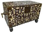 Anglo-Indian chest met zeldzame decoratie - Been,, Antiek en Kunst