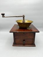 Antieke houten koffiemolens met messing kom - Koffiemolen -