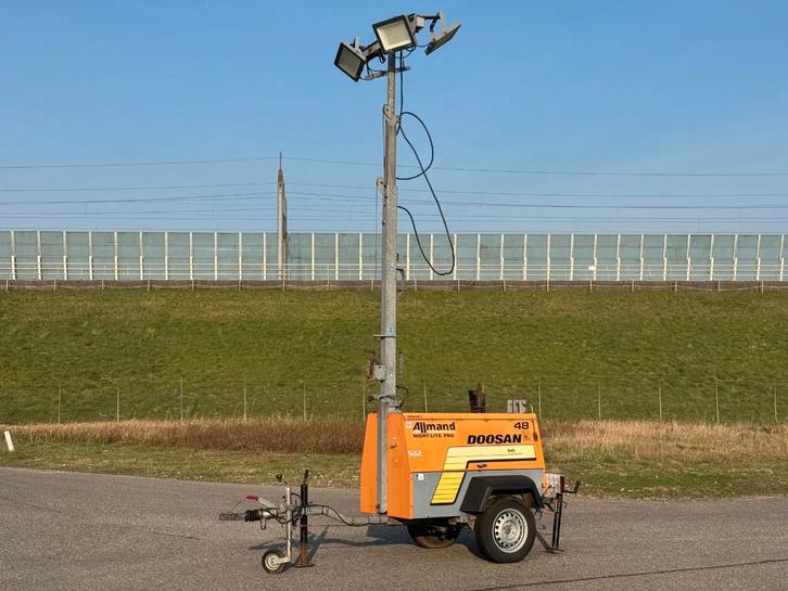Doosan Allmand Night-Light Pro mobiele lichtmast LED, Doe-het-zelf en Bouw, Bouwverlichting, Ophalen