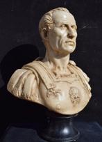 sculptuur, Busto Giulio Cesare - 33 cm - Hersteld marmer