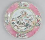 Une assiette chinoise en porcelaine de la famille rose, Antiek en Kunst