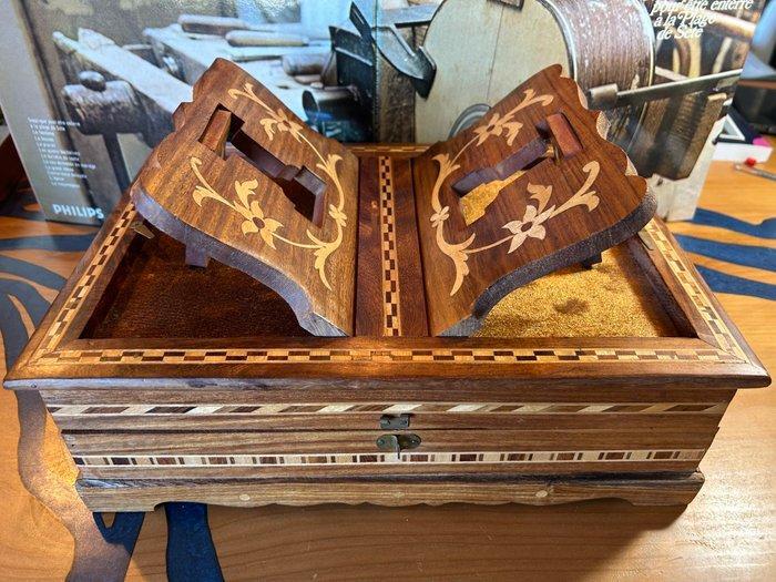 Doos - Walnoot, Esdoorn, Buxushout - Ingelegde Leggio doos, Antiek en Kunst, Curiosa en Brocante