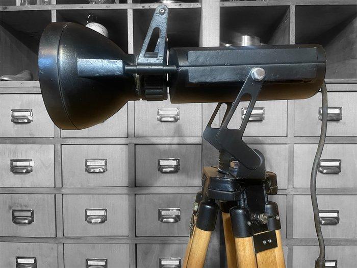 L - Staande lamp (2) - Aluminium, Staal, Hout, Messing, Antiquités & Art, Antiquités | Assiettes décoratives & Carrelages