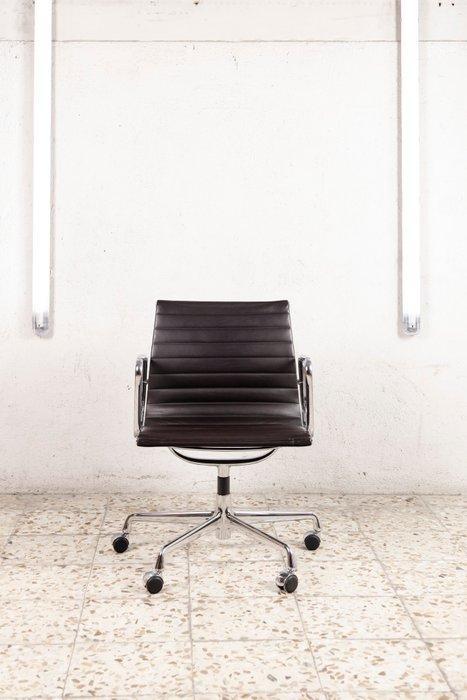 Vitra - Charles Eames, Ray Eames - Bureaustoel - Leder,, Antiek en Kunst, Antiek | Meubels | Stoelen en Sofa's