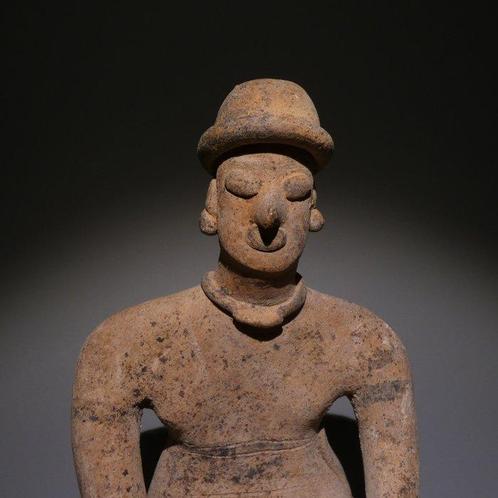 Colima, Westkust Mexico Terracotta Zittend figuur. 11,5 cm, Verzamelen, Mineralen en Fossielen