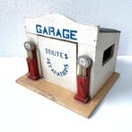Unknown Manufacturer - Jouet - Painted Wooden Garage, Petrol