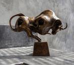 sculptuur, Striking Bull - 35 cm - Brons, Antiek en Kunst