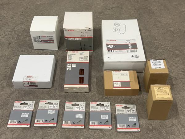 Veiling - Bosch accessoiresset 13-delig, Doe-het-zelf en Bouw, Gereedschap | Machine-onderdelen en Toebehoren