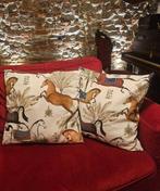 (2) Esclusivo set di due cuscini Orientali con cavalli in, Antiquités & Art