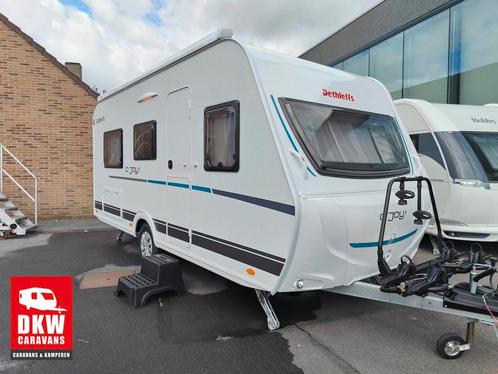 Dethleffs Cjoy 460 LE - 2023 - Met luifel en fietsendrager, Caravans en Kamperen, Caravans, 750 - 1000 kg, Fietsenrek, Koelkast