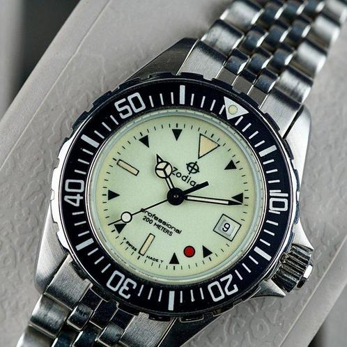 Zodiac - Professional 200 Meters Diver Red Dot Luminous Dial, Handtassen en Accessoires, Horloges | Heren