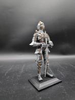 Beeld, Knight in armor with sword - 22 cm - Hars