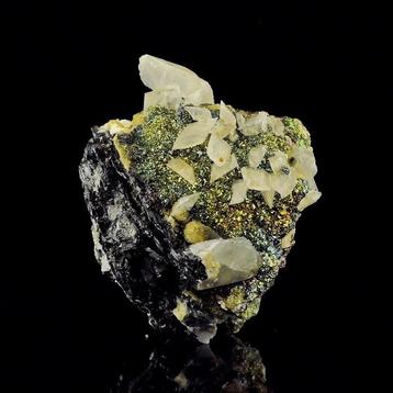 Calcite avec pyrite iridescente et dolomite sur sphalérite