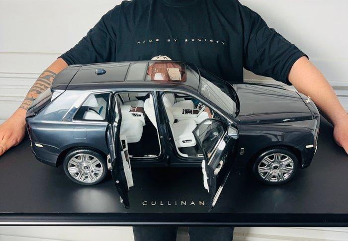 Amalgam 1:8 - Modelauto - Rolls Royce Cullinan -, Hobby en Vrije tijd, Modelauto's | 1:5 tot 1:12