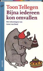 Bijna iedereen kon omvallen / Jeugdsalamander 9789021432687, Boeken, Verzenden, Gelezen, Toon Tellegen