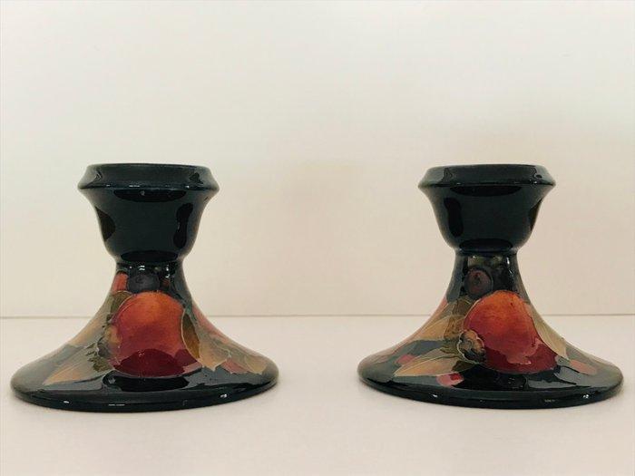 William Moorcroft - Kaarsenhouder (2) - Aardewerk -, Antiek en Kunst, Antiek | Glaswerk en Kristal