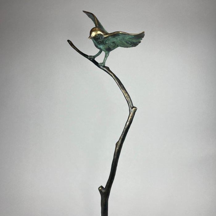 J. Zak (XX-XXI) - The spartow on a branch - 63cm bronze, Antiek en Kunst, Kunst | Designobjecten