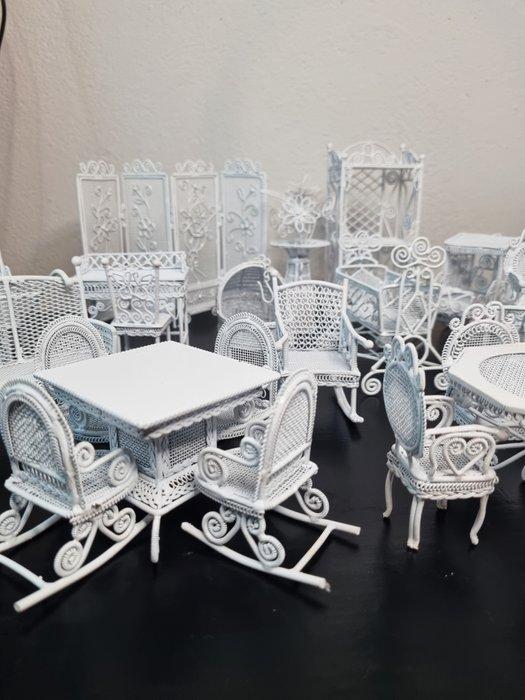 Nanjing Textiles - Poppenhuis Set 23 pz. Stile, Antiek en Kunst, Antiek | Speelgoed