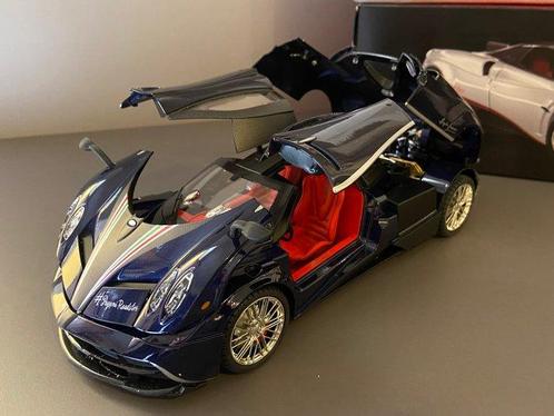 Diecast 1:18 - Modelauto - Pagani Roadster, Hobby en Vrije tijd, Modelauto's | 1:5 tot 1:12