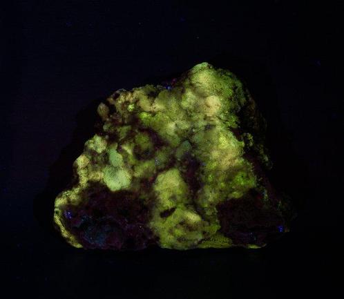 Quartz fluorescent dans une matrice de dolomite calcite La, Verzamelen, Mineralen en Fossielen