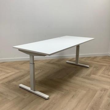 Tweedehands verstelbaar bureau 180x80 cm,  wit, In hoogte verstelbaar, Gebruikt, Bureau