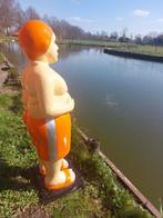 Beeld, old fat man in swimming orange shorts - 80 cm -, Antiek en Kunst, Curiosa en Brocante