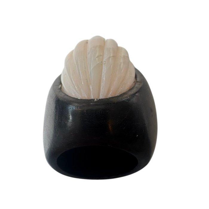 Koraal - ebbenhout - Ring, Antiek en Kunst, Curiosa en Brocante