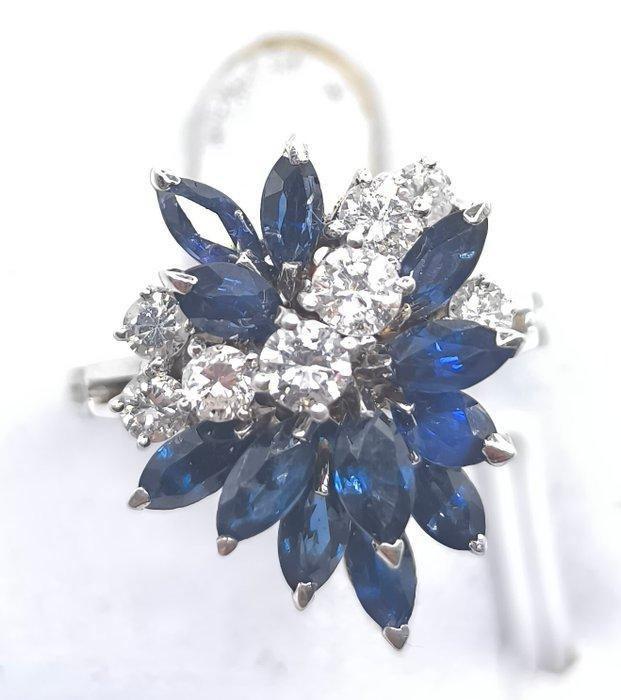 Cocktailring - 18 karaat Witgoud - 2.20ct. tw. Saffier -, Handtassen en Accessoires, Antieke sieraden