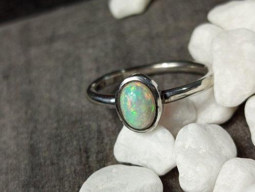 Zilveren ring van 925 met topkwaliteit opaal, uniek, Verzamelen, Mineralen en Fossielen