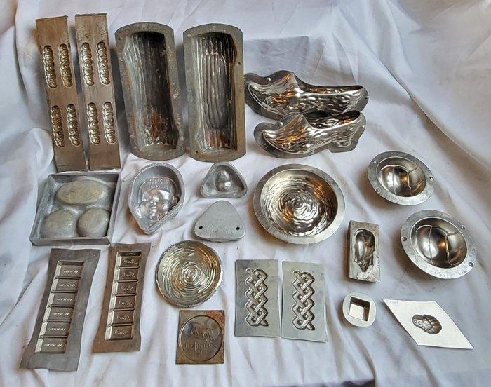 Verschillende chocoladevormen en marsepeinvormen, Antiek en Kunst, Curiosa en Brocante