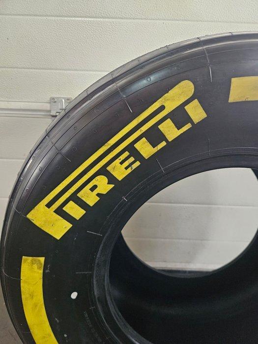 Band - Pirelli - P Zero Formel 1, Verzamelen, Automerken, Motoren en Formule 1