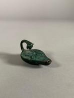 Replica of an Ancient Roman Bronze Replica. Lampe a huile -