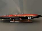 Azimut 1:6 - Bateau miniature dexposition - Runabout Hydro